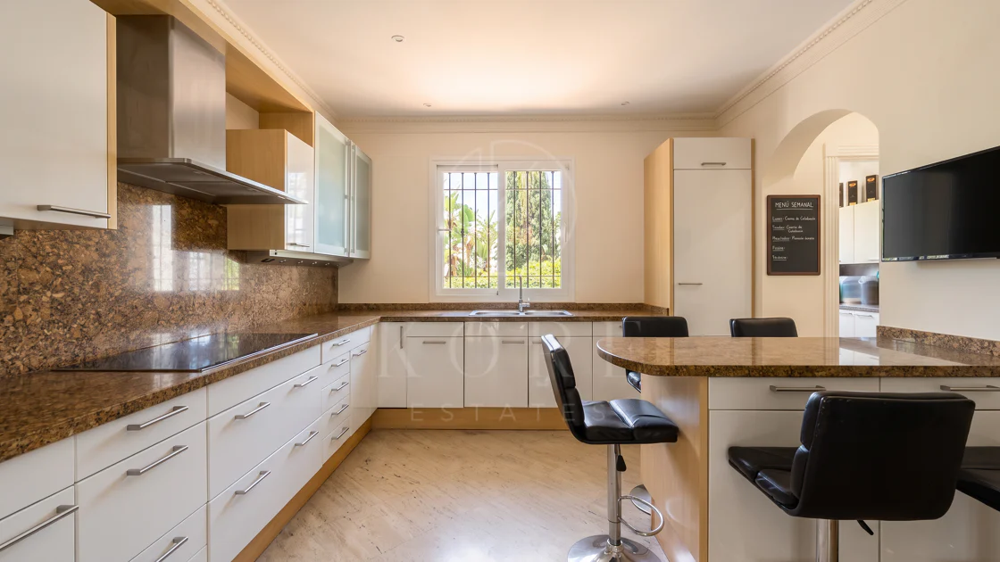 Elegant Villa For Sale in Nueva Andalucia, Marbella