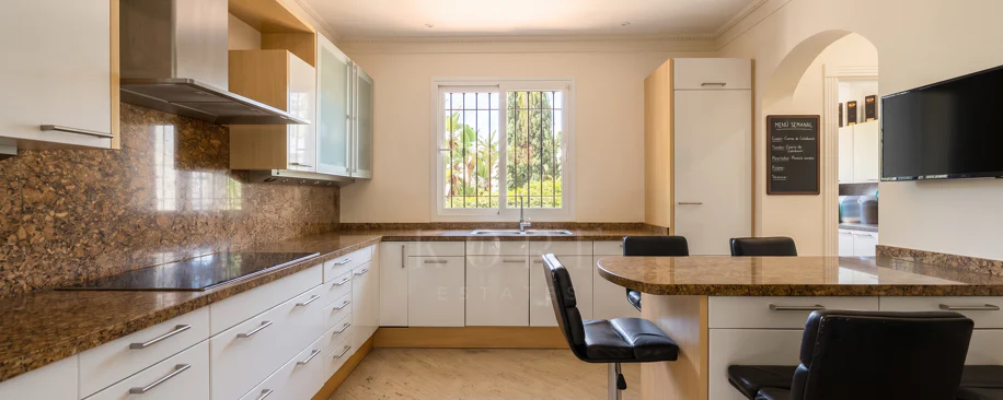 Elegant Villa For Sale in Nueva Andalucia, Marbella