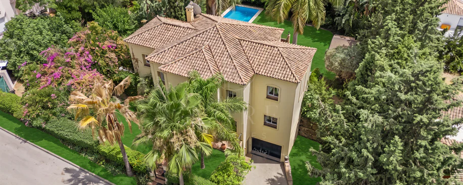 Elegant Villa For Sale in Nueva Andalucia, Marbella
