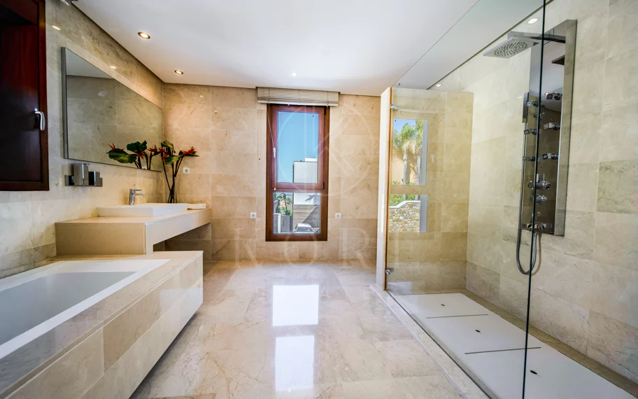 Villa con vistas al mar en La Alquería, Benahavís
