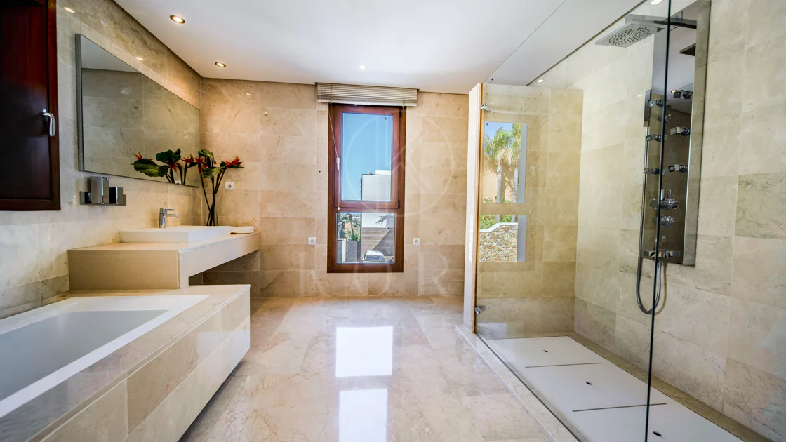 Villa con vistas al mar en La Alquería, Benahavís