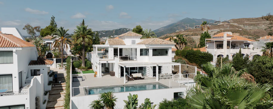 Exclusive Villa in Nueva Andalucía with Panoramic Views