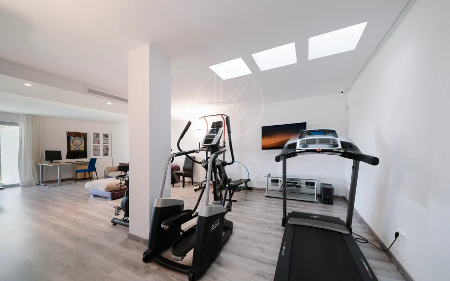 Exclusiva villa en Nueva Andalucía con vistas panorámicas