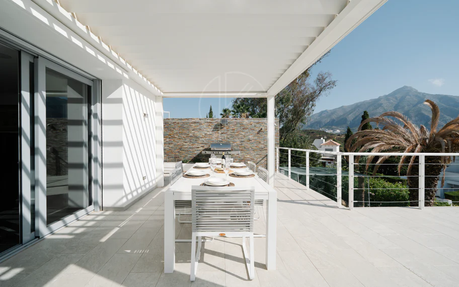 Exclusiva villa en Nueva Andalucía con vistas panorámicas