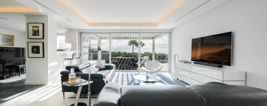 Exclusive Villa in Nueva Andalucía with Panoramic Views