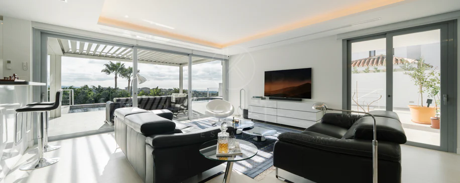 Exclusive Villa in Nueva Andalucía with Panoramic Views