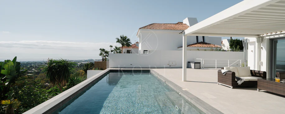 Exclusive Villa in Nueva Andalucía with Panoramic Views