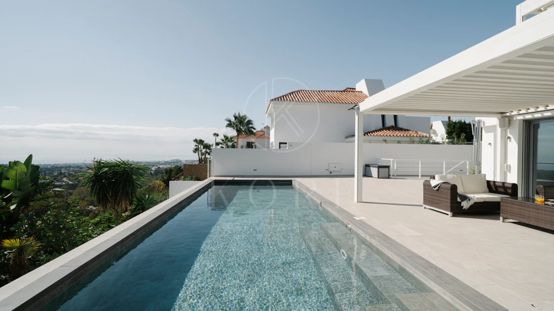 Exclusive Villa in Nueva Andalucía with Panoramic Views