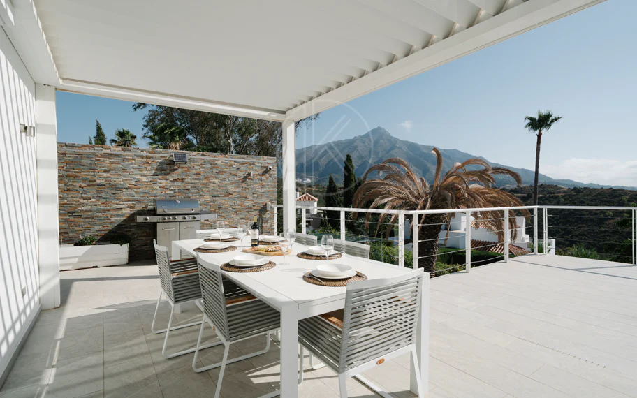 Exclusiva villa en Nueva Andalucía con vistas panorámicas