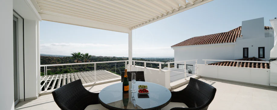 Exclusive Villa in Nueva Andalucía with Panoramic Views