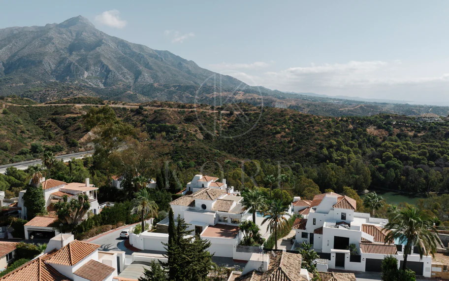 Exclusiva villa en Nueva Andalucía con vistas panorámicas