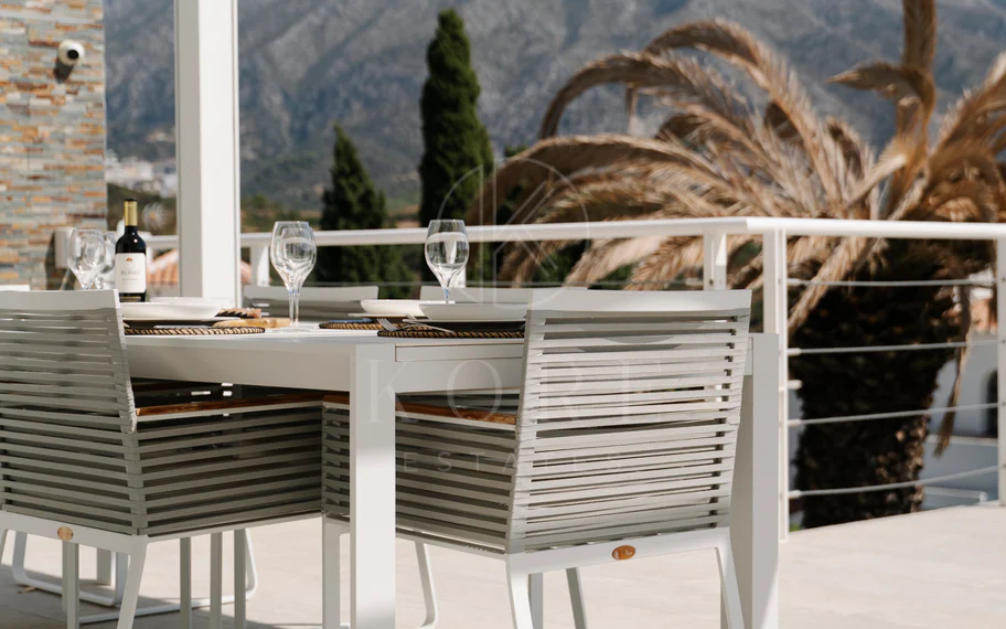 Exclusiva villa en Nueva Andalucía con vistas panorámicas