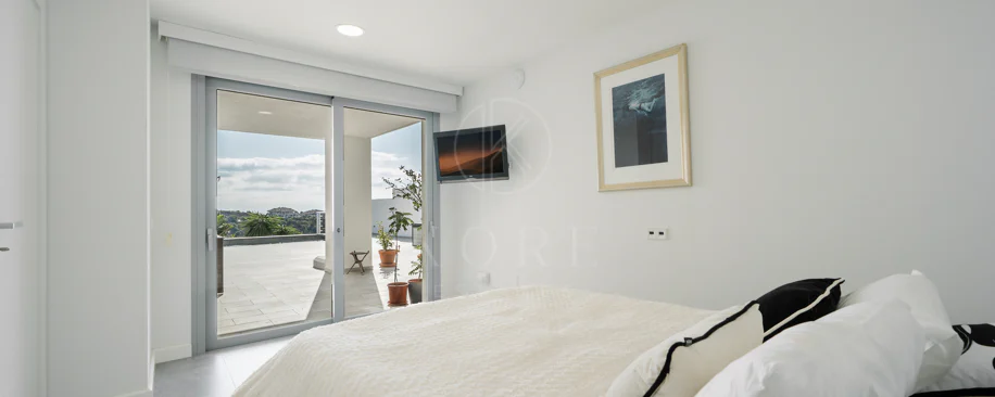 Exclusive Villa in Nueva Andalucía with Panoramic Views