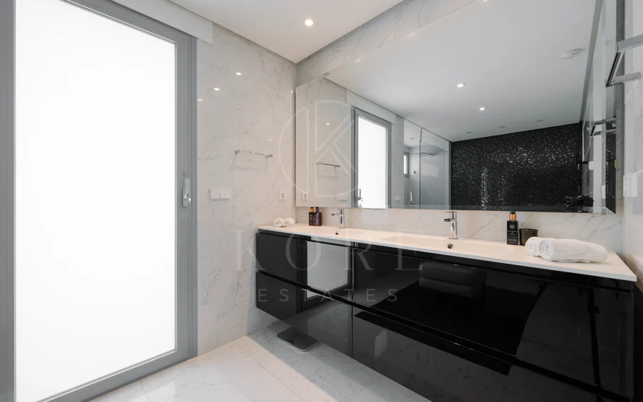 Exclusiva villa en Nueva Andalucía con vistas panorámicas