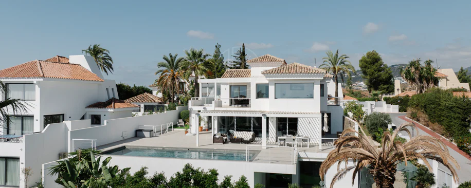Exclusive Villa in Nueva Andalucía with Panoramic Views