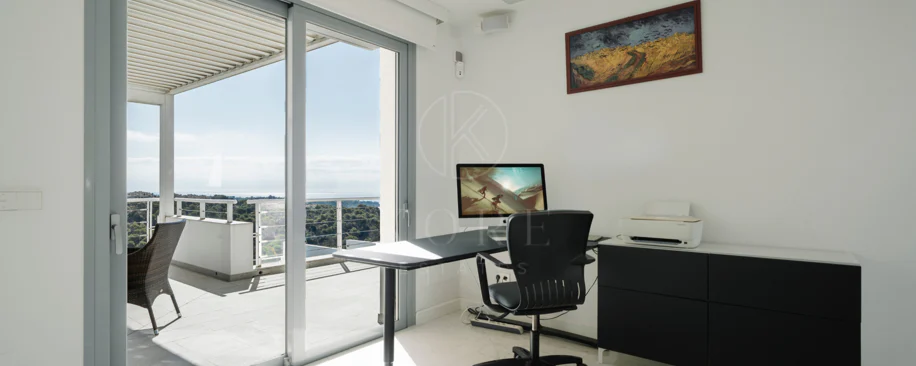 Exclusive Villa in Nueva Andalucía with Panoramic Views