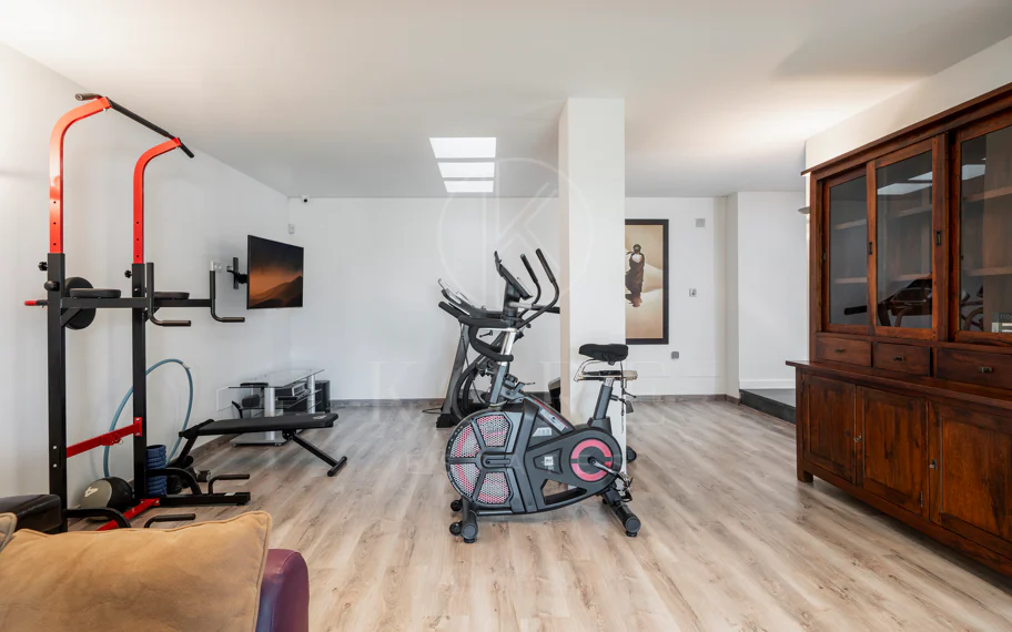 Exclusiva villa en Nueva Andalucía con vistas panorámicas