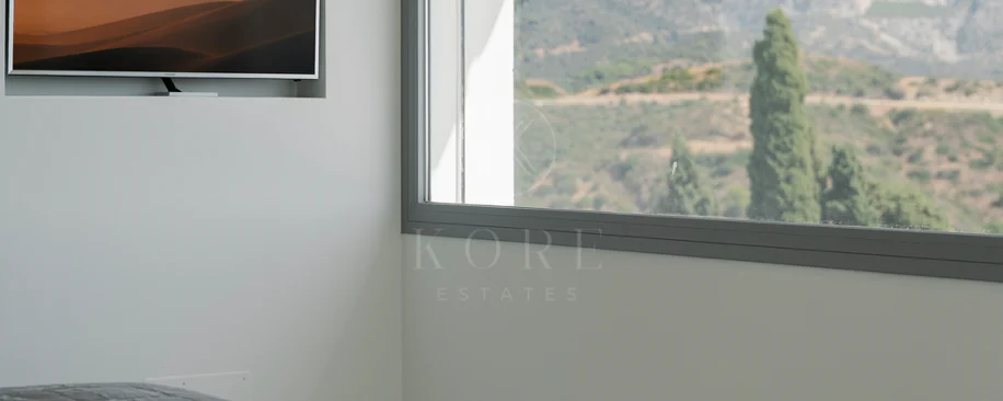 Exclusive Villa in Nueva Andalucía with Panoramic Views