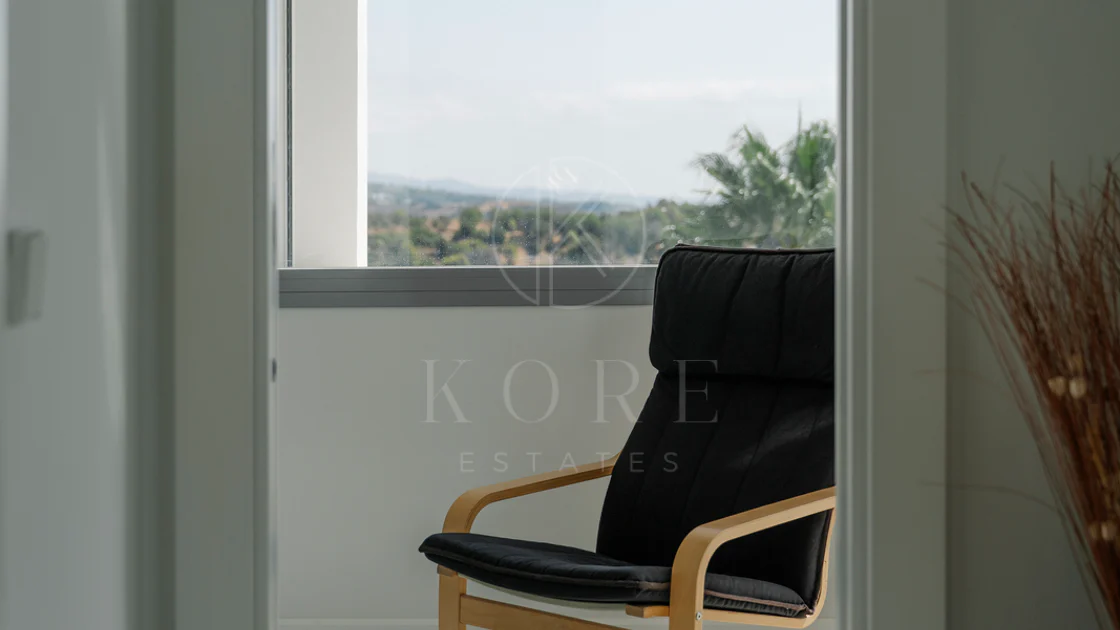 Exclusive Villa in Nueva Andalucía with Panoramic Views