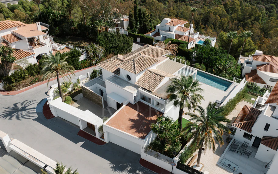 Exclusiva villa en Nueva Andalucía con vistas panorámicas