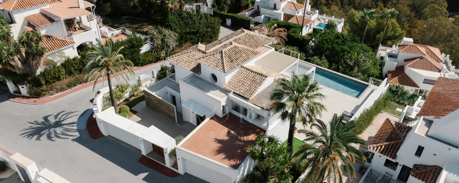 Exclusive Villa in Nueva Andalucía with Panoramic Views