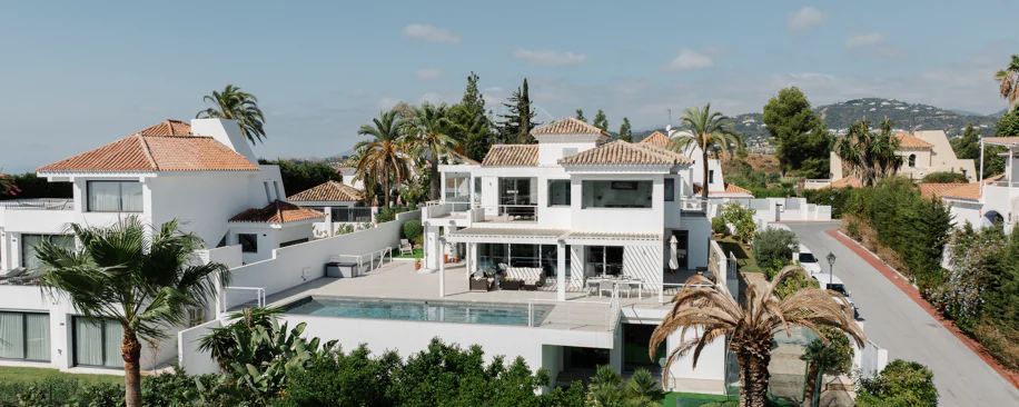 Exclusive Villa in Nueva Andalucía with Panoramic Views