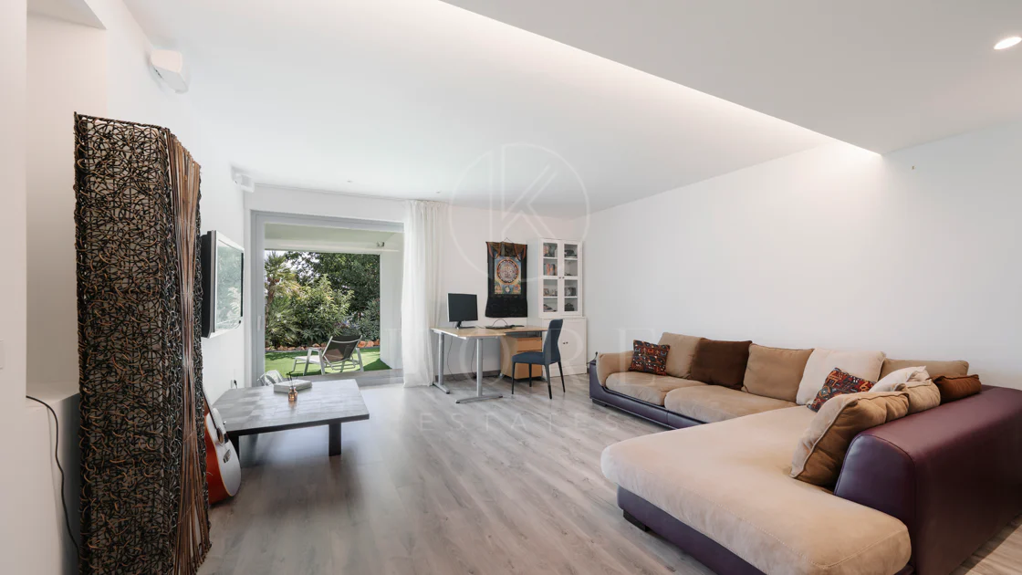 Exclusive Villa in Nueva Andalucía with Panoramic Views