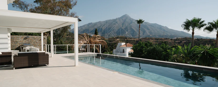 Exclusive Villa in Nueva Andalucía with Panoramic Views