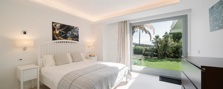 Exclusive Villa in Nueva Andalucía with Panoramic Views