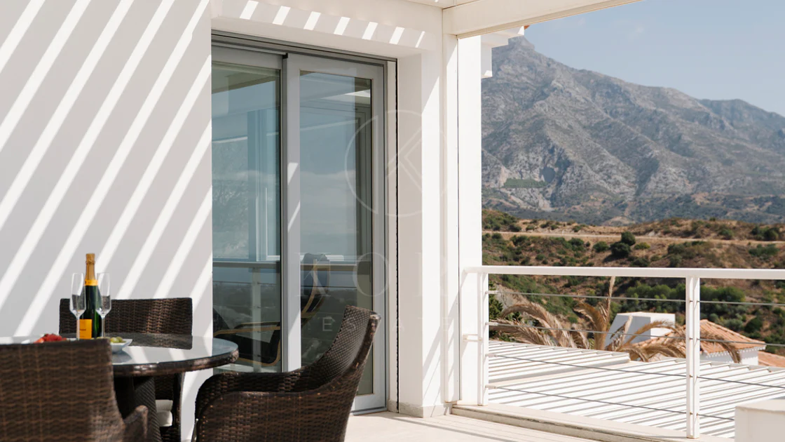 Exclusive Villa in Nueva Andalucía with Panoramic Views