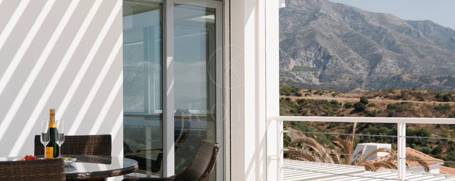 Exclusive Villa in Nueva Andalucía with Panoramic Views