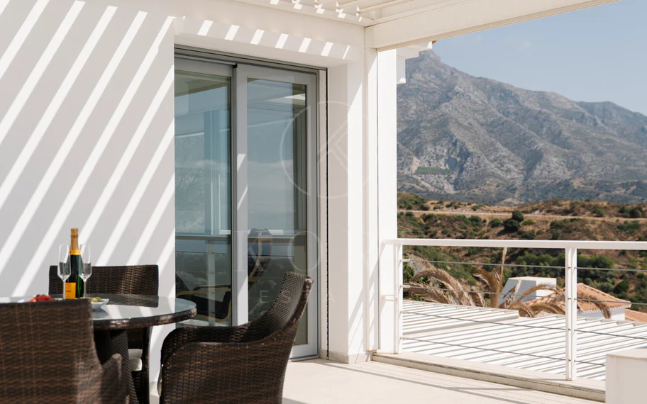 Exclusiva villa en Nueva Andalucía con vistas panorámicas