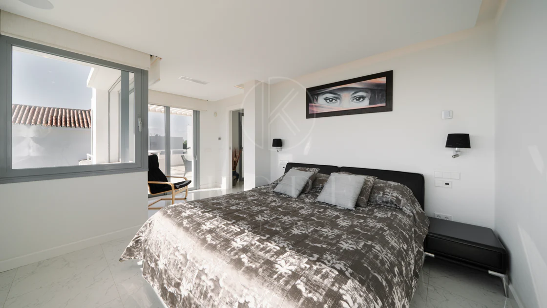 Exclusive Villa in Nueva Andalucía with Panoramic Views