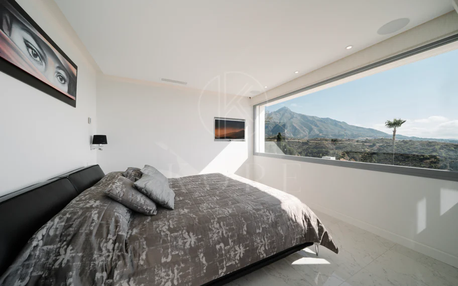 Exclusiva villa en Nueva Andalucía con vistas panorámicas
