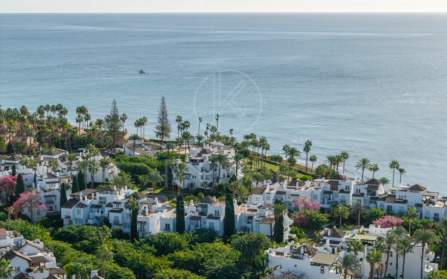 Primera Línea de Playa, Apartamento Renovado Estepona