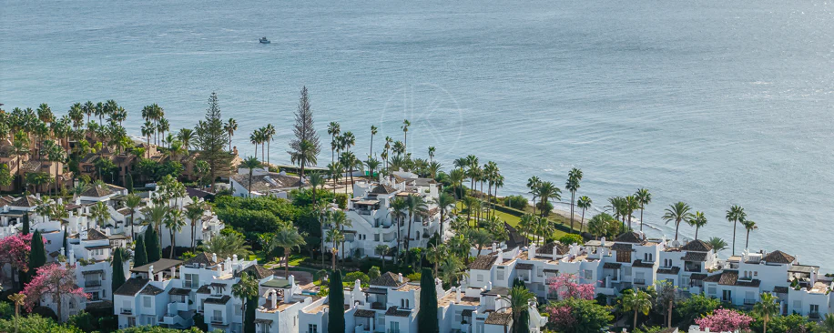 Primera Línea de Playa, Apartamento Renovado Estepona