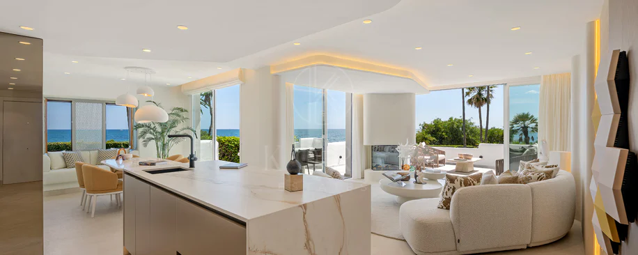Primera Línea de Playa, Apartamento Renovado Estepona