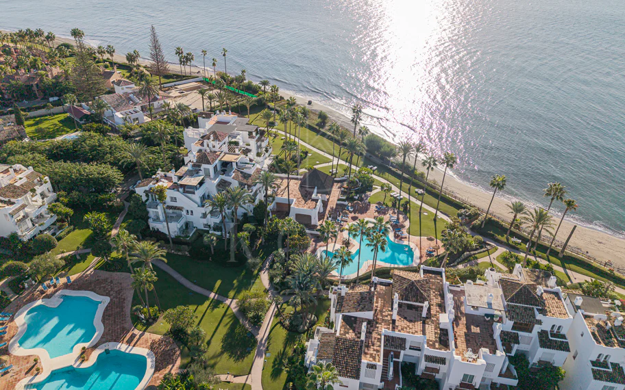 Primera Línea de Playa, Apartamento Renovado Estepona