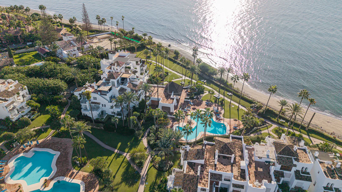 Primera Línea de Playa, Apartamento Renovado Estepona