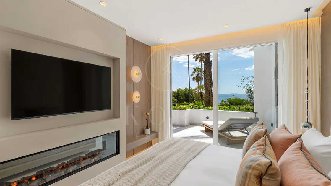 Primera Línea de Playa, Apartamento Renovado Estepona