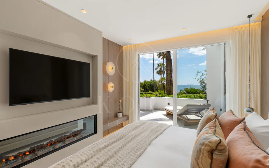Primera Línea de Playa, Apartamento Renovado Estepona