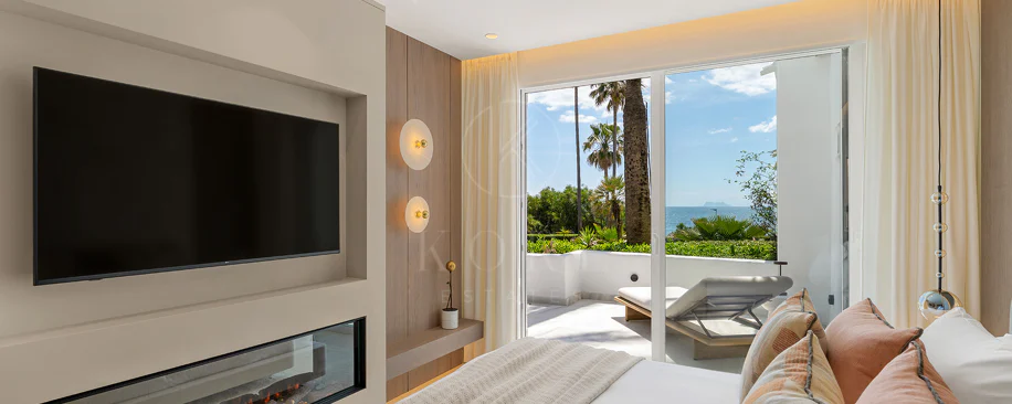 Primera Línea de Playa, Apartamento Renovado Estepona
