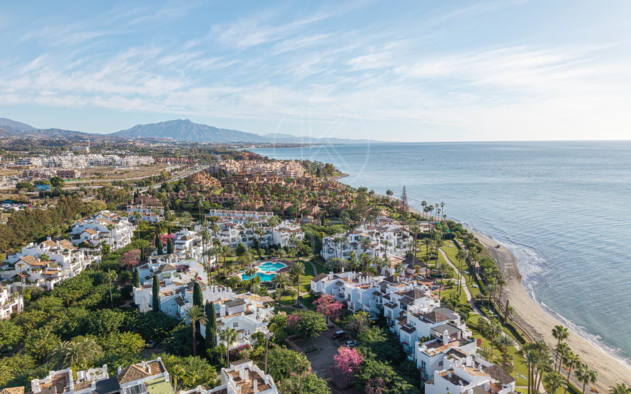 Primera Línea de Playa, Apartamento Renovado Estepona