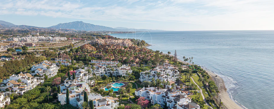 Primera Línea de Playa, Apartamento Renovado Estepona