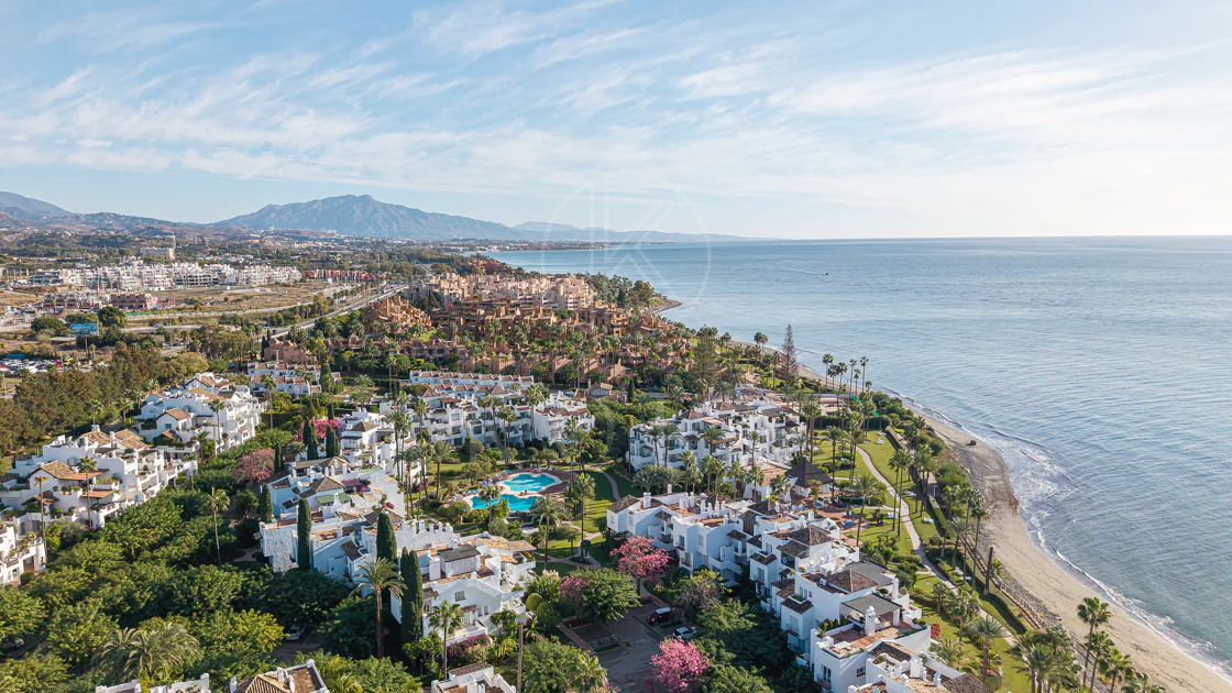 Primera Línea de Playa, Apartamento Renovado Estepona