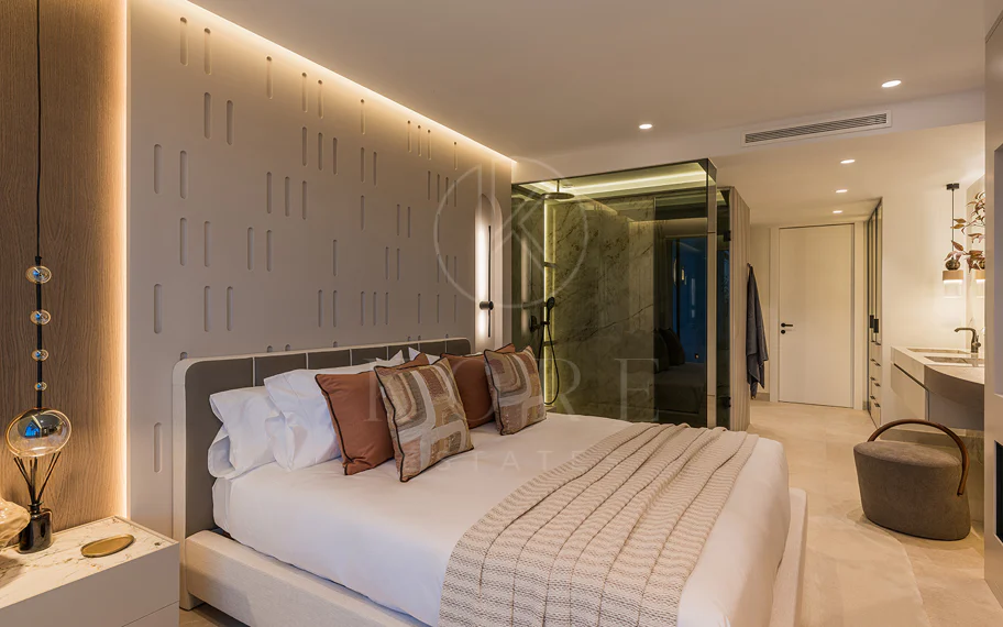 Primera Línea de Playa, Apartamento Renovado Estepona