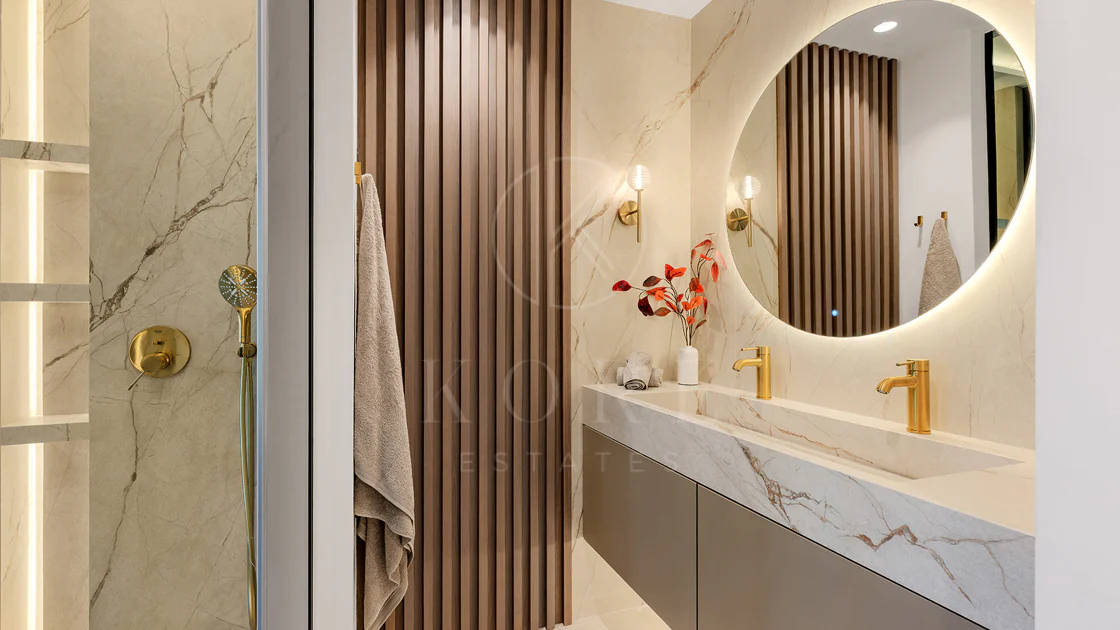 Primera Línea de Playa, Apartamento Renovado Estepona