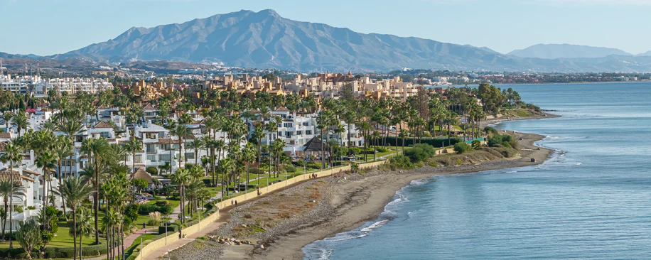 Primera Línea de Playa, Apartamento Renovado Estepona