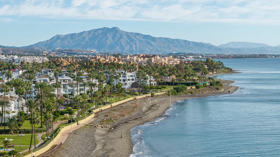 Primera Línea de Playa, Apartamento Renovado Estepona