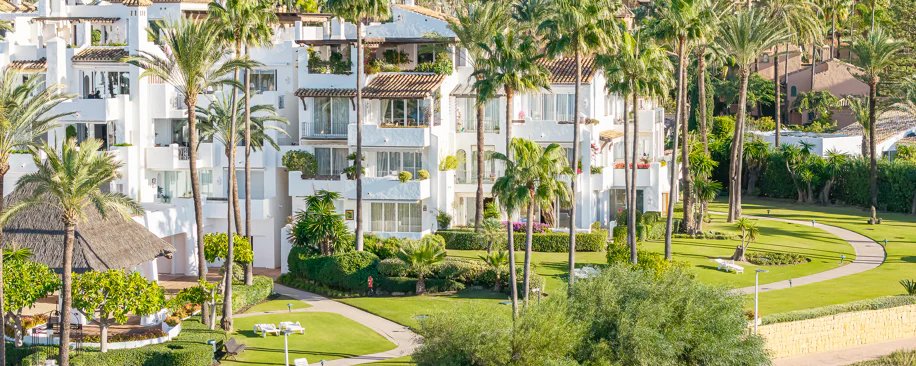 Primera Línea de Playa, Apartamento Renovado Estepona